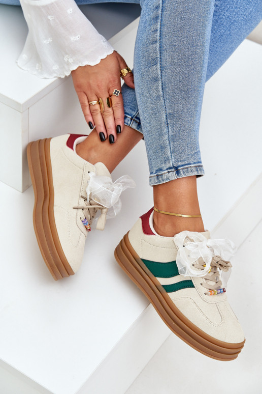 Scarpe modello sneakers Femminile Z Przypinkami beige Jariana Scarpe modello sneakers Femminile Z Przypinkami beige Jariana