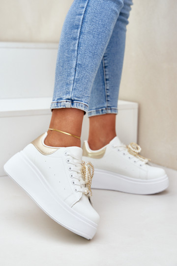 Scarpe modello sneakers Femminile con una piattaforma con bellissimi dettagli Bianco-colore dorato Lerissna