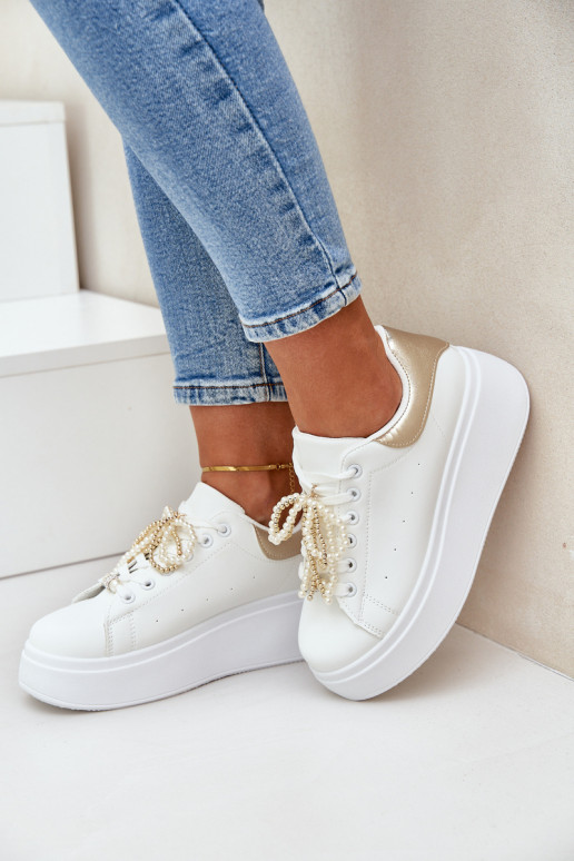 Scarpe modello sneakers Femminile con una piattaforma con bellissimi dettagli Bianco-colore dorato Lerissna