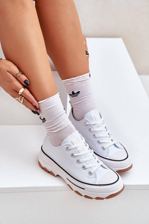 Basso Scarpe per il tempo libero con una piattaforma Colore bianco AradAin Basso Scarpe per il tempo libero con una piattaforma Colore bianco AradAin