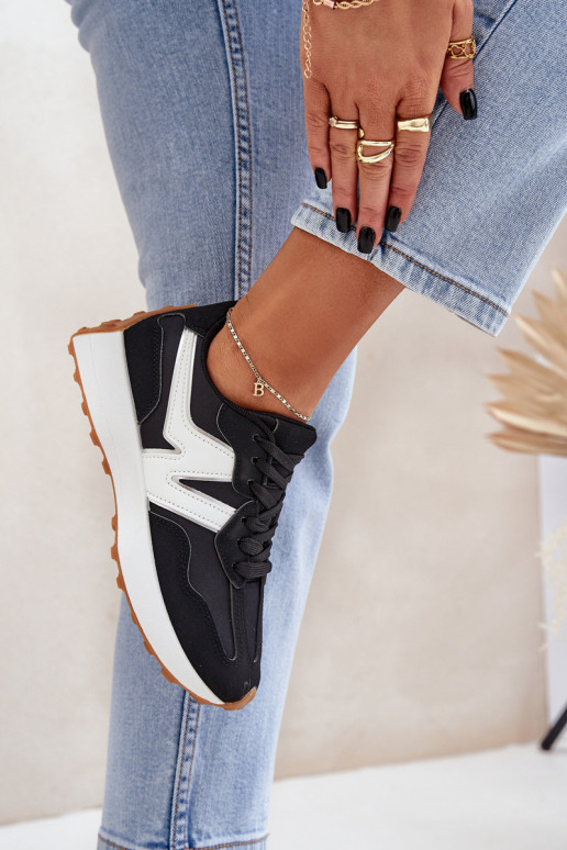 scarpe da ginnastica Scarpe modello sneakers Femminile colore nero Britma