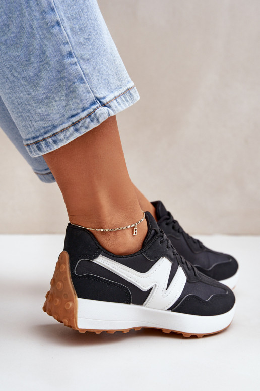 scarpe da ginnastica Scarpe modello sneakers Femminile colore nero Britma