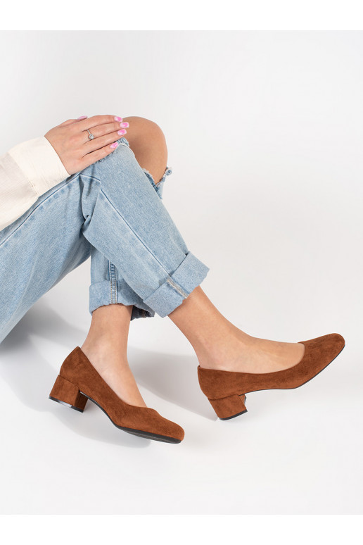 colore marrone dalla pelle scamosciata tacchi alti sul tallone colore marrone dalla pelle scamosciata tacchi alti sul tallone