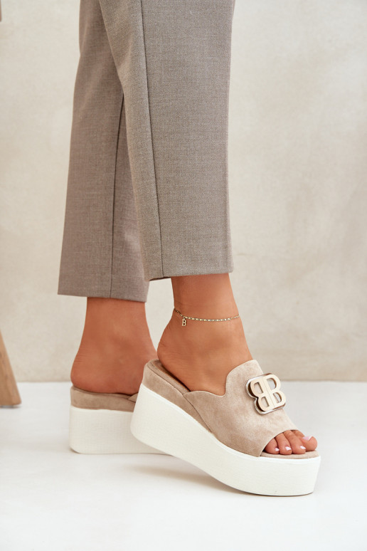 Pantofole con una piattaforma I Koturnie con ornamenti beige Tanonea Pantofole con una piattaforma I Koturnie con ornamenti beige Tanonea