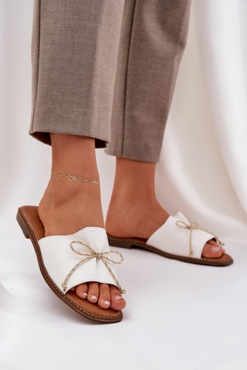 Pantofole Su una suola piatta decorare Kokardką Colore bianco Deonelis