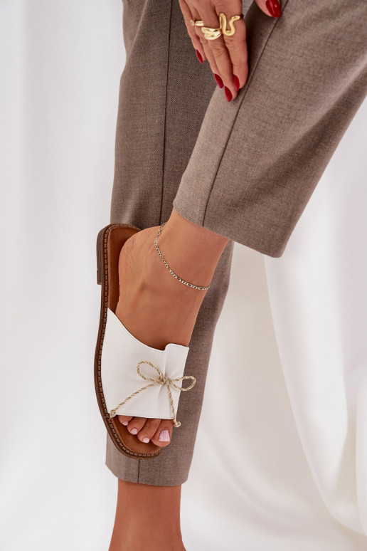 Pantofole Su una suola piatta decorare Kokardką Colore bianco Deonelis