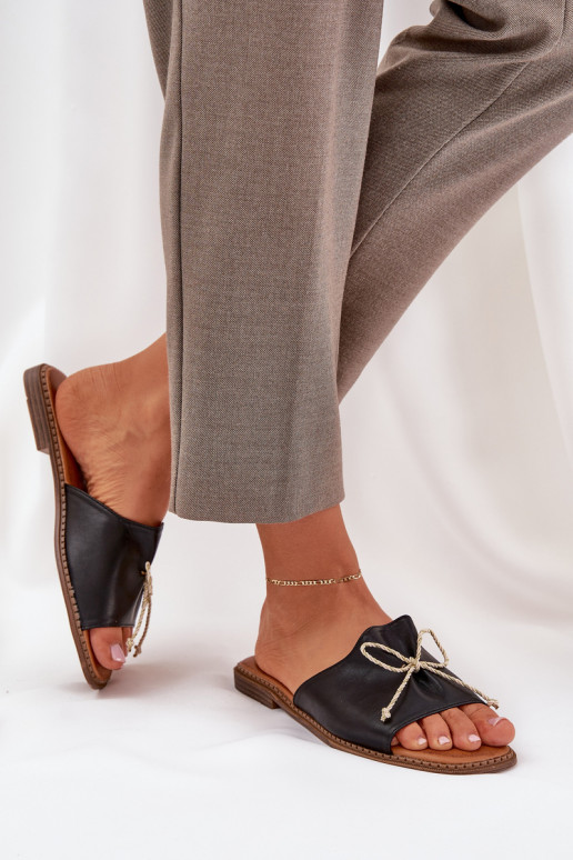 Pantofole Su una suola piatta decorare Kokardką colore nero Deonelis