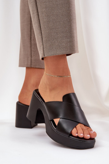 Pantofole leggere con i tacchi in ecopelle colore nero Kacaria 2