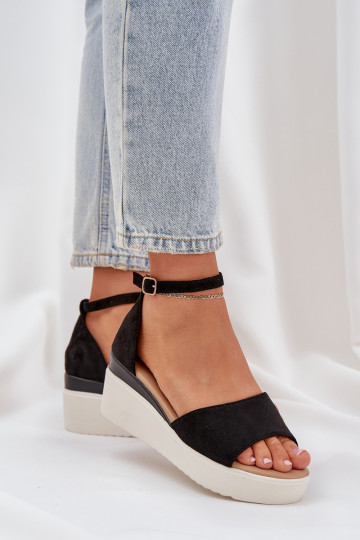 Sandali leggeri con una piattaforma I Impercettibilem Koturnie colore nero Gillifia 2