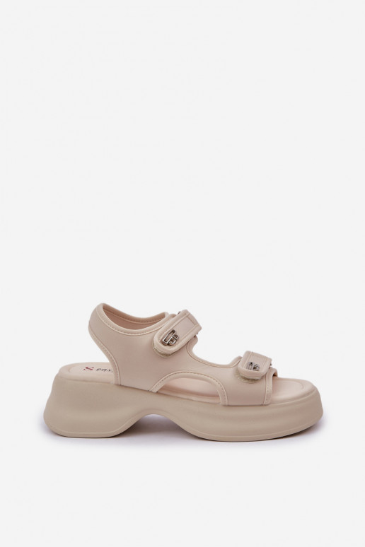 Sandali leggeri con una piattaforma colore avorio Deniffia  Sandali leggeri con una piattaforma colore avorio Deniffia