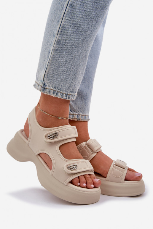 Sandali leggeri con una piattaforma colore avorio Deniffia  Sandali leggeri con una piattaforma colore avorio Deniffia