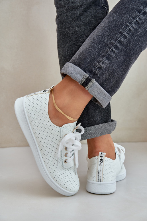 Sneakers stringate da donna traforate colore avorio Carinel Sneakers stringate da donna traforate colore avorio Carinel