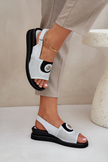 Sandali da donna con una piattaforma color argento Isnnoria