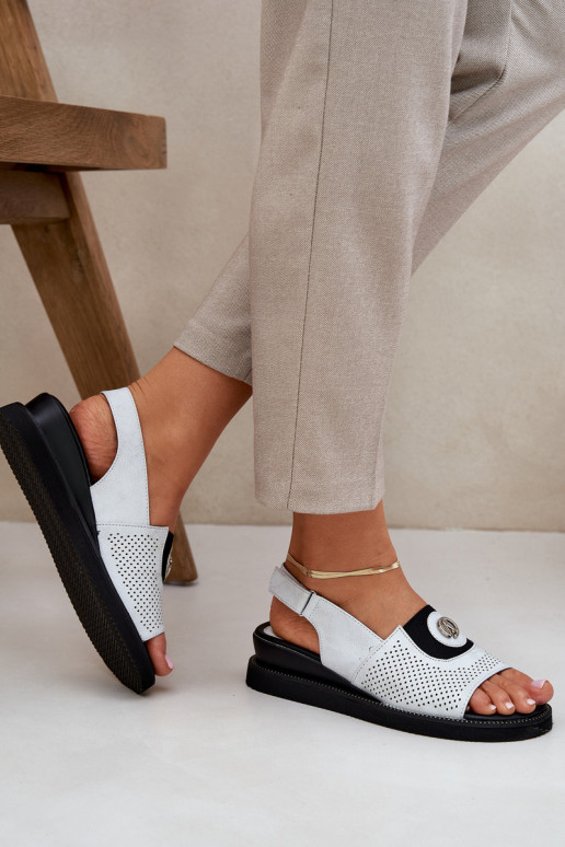 Sandali da donna con una piattaforma color argento Isnnoria