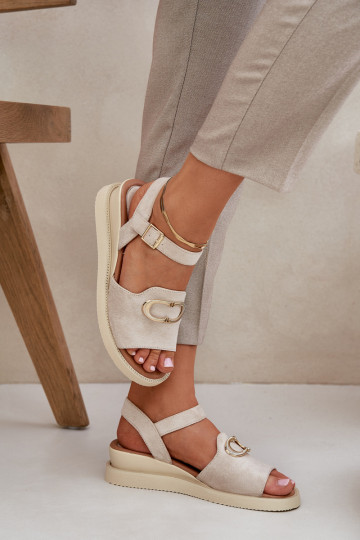 Sandali da donna con una piattaforma con ornamenti beige Salianes