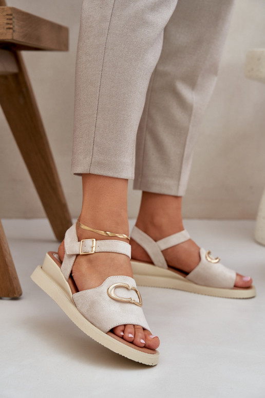 Sandali da donna con una piattaforma con ornamenti beige Salianes