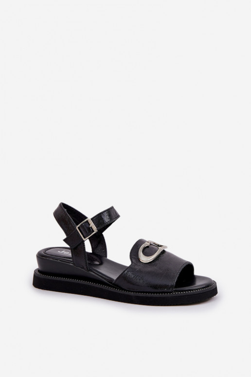 Sandali laccati da donna con una piattaforma con ornamenti colore nero Salianes Sandali laccati da donna con una piattaforma con ornamenti colore nero Salianes