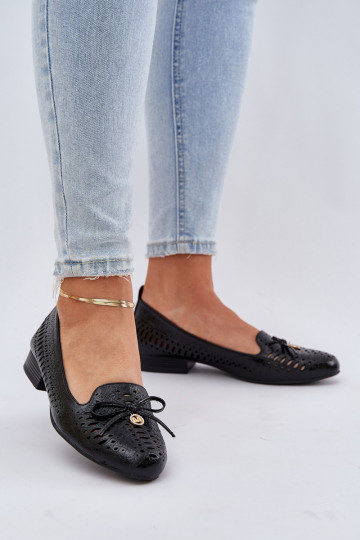 Ballerine traforate con fiocchi in similpelle nera Amepitrea con effetto lacca 2