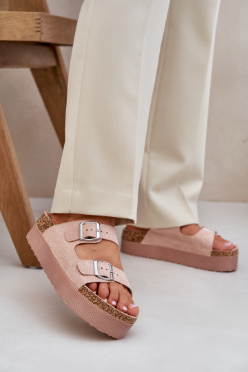 Pantofole da donna con una piattaforma con fibbie colore rosa Aramia