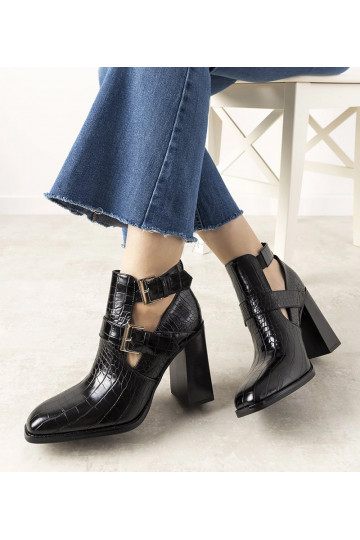 Stivaletti neri con tacco a...