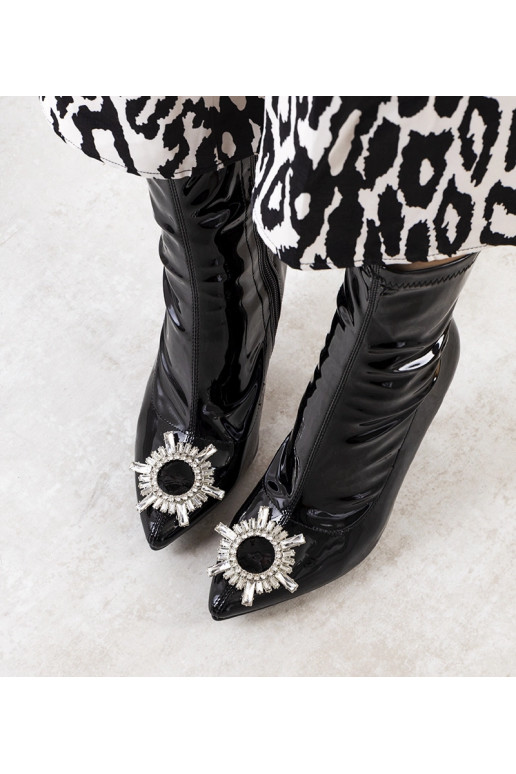 Stivaletti in vernice nera con tacco...