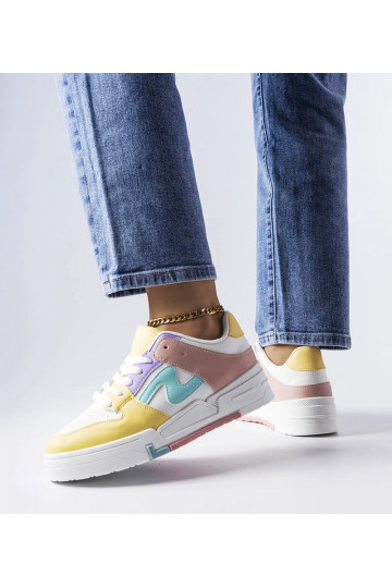 Scarpe rosa e gialle con... 2