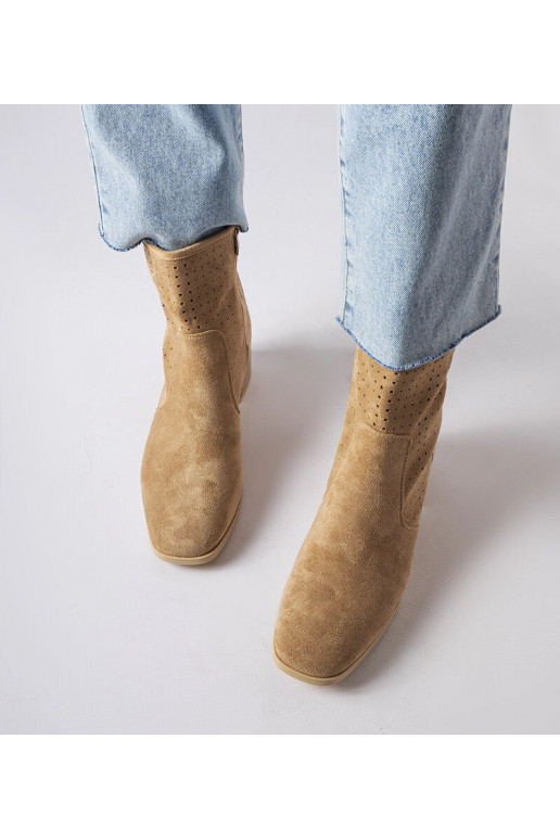 Stivaletti beige con tomaia traforata...