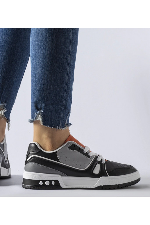 Scarpe nere con linguetta arancione...