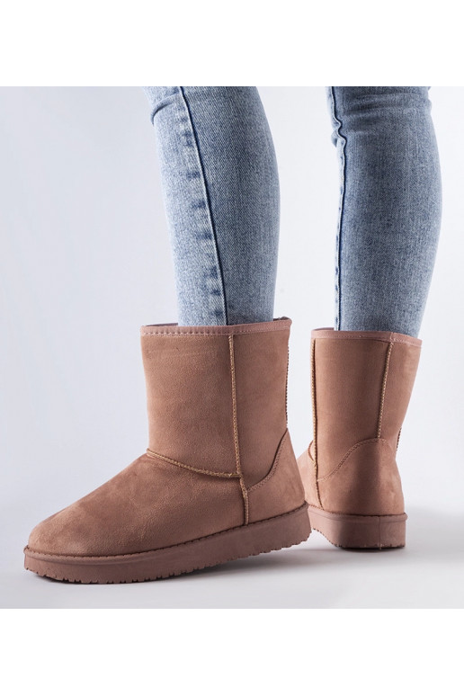 Stivali da neve classici rosa isolati...