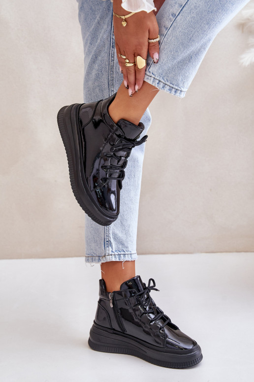 Scarpe sportive con effetto lucido e... Scarpe sportive con effetto lucido e...