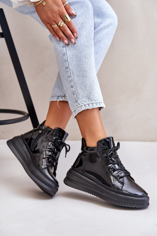 Scarpe sportive con effetto lucido e... Scarpe sportive con effetto lucido e...