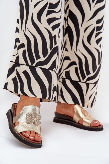 Pantofole da donna Su un cuneo Eko Pelle con ornamenti colore dorato Sarela