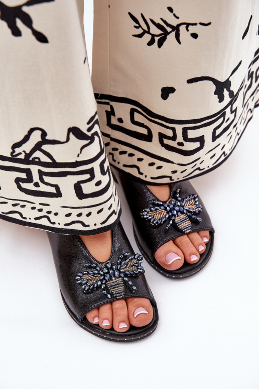 con lucentezza Sandali da donna con ornamenti isoscele colore nero Russona