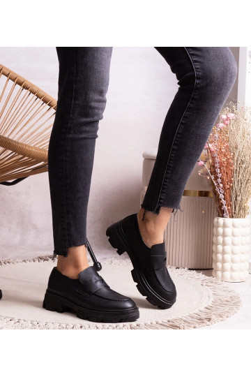 Scarpe stringate nere in eco pelle Kirna