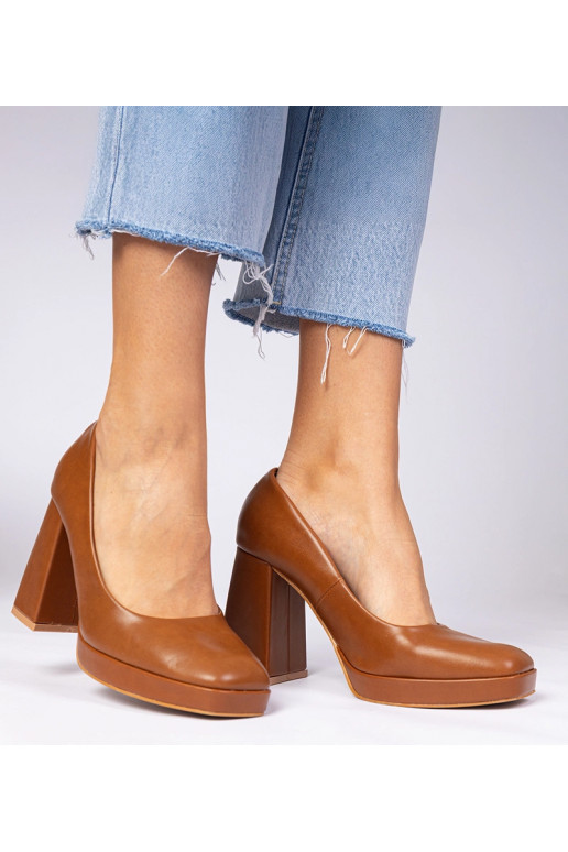 Décolleté marroni con tacco massiccio...