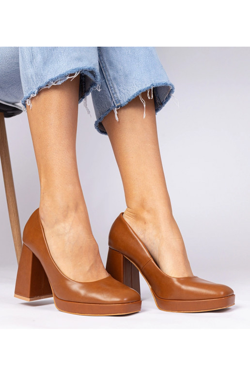 Décolleté marroni con tacco massiccio...