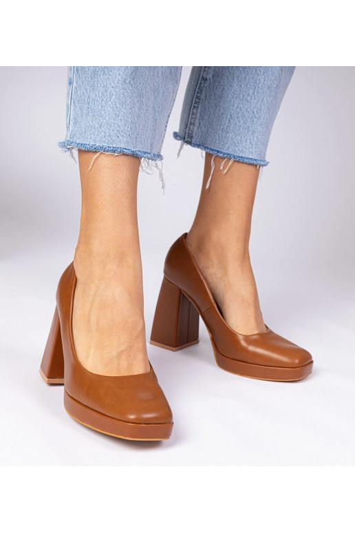 Décolleté marroni con tacco massiccio...