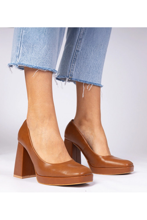 Décolleté marroni con tacco massiccio...