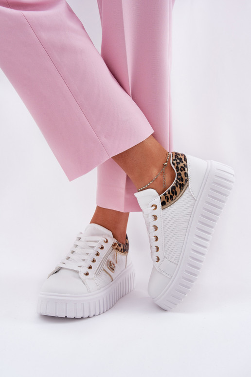 scarpe da ginnastica Femminile con una piattaforma in ecopelle con motivi di pelliccia di leopardo Colore bianco Velionna