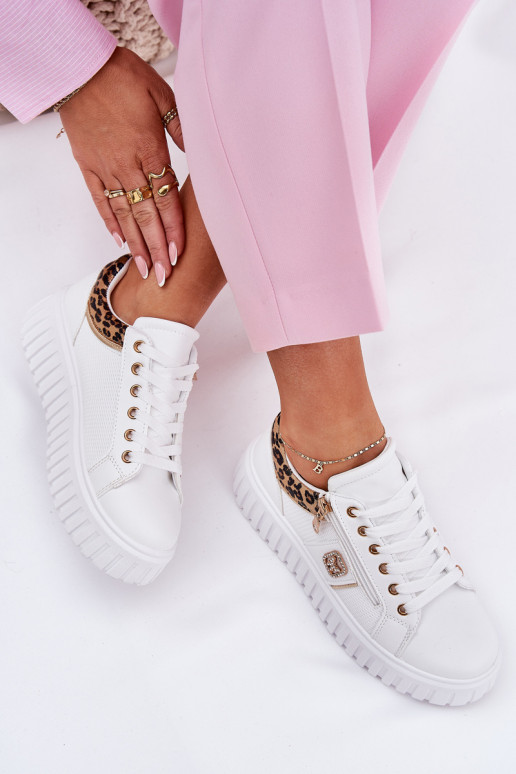 scarpe da ginnastica Femminile con una piattaforma in ecopelle con motivi di pelliccia di leopardo Colore bianco Velionna