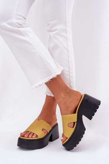 Pantofole da donna con piattaforma in ecopelle gialle Rizana