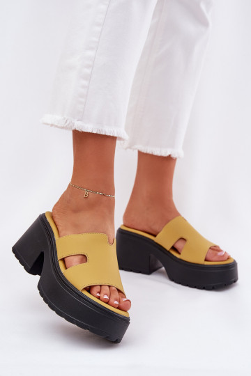 Pantofole da donna con piattaforma in ecopelle gialle Rizana 2