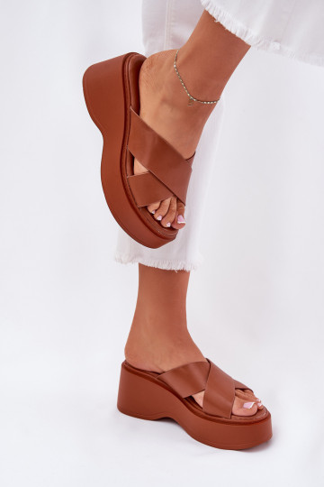 Pantofole da donna con una piattaforma I Koturnie colore marrone Nelithraea
