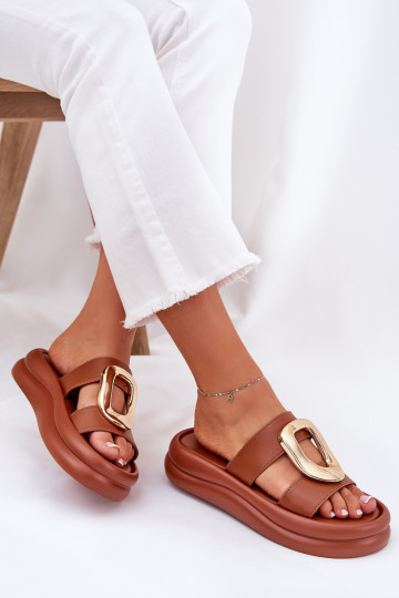 Pantofole da donna con una piattaforma Ze colore doratom Detalem colore marrone Ularinea