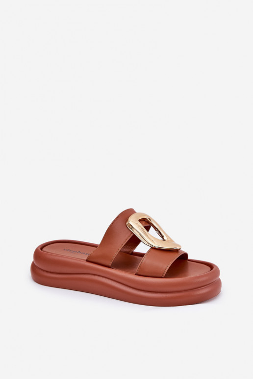 Pantofole da donna con una piattaforma Ze colore doratom Detalem colore marrone Ularinea