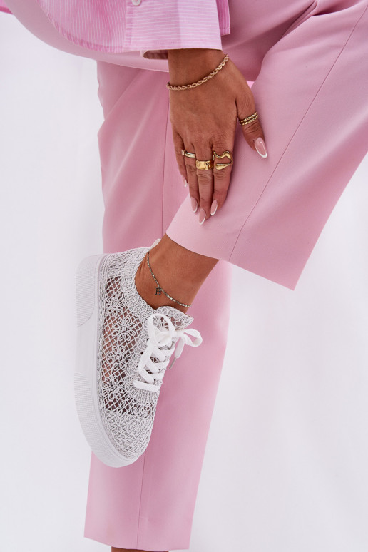 con elementi traforati Scarpe da ginnastica Femminile con una piattaforma Colore bianco Aranelith