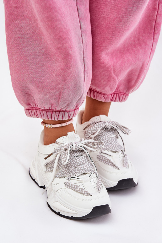 Scarpe modello sneakers scarpe da ginnastica Femminile Z PodAójnym Allacciaturam Colore bianco Efobell