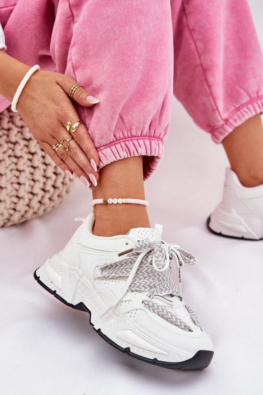 Scarpe modello sneakers scarpe da ginnastica Femminile Z PodAójnym Allacciaturam Colore bianco Efobell