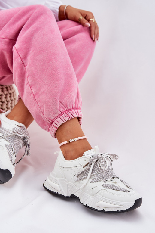 Scarpe modello sneakers scarpe da ginnastica Femminile Z PodAójnym Allacciaturam Colore bianco Efobell