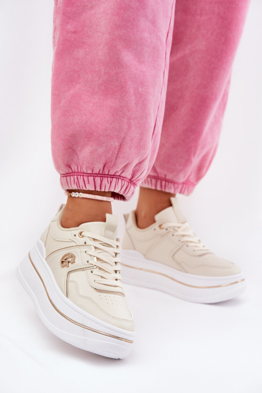 Femminile scarpe da ginnastica con una piattaforma beige Caldeno